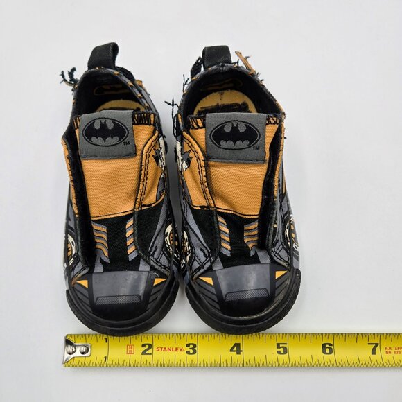 Batman Converse Trainers Size 6 Infants Kids Rare Read - Picture 3 of 16